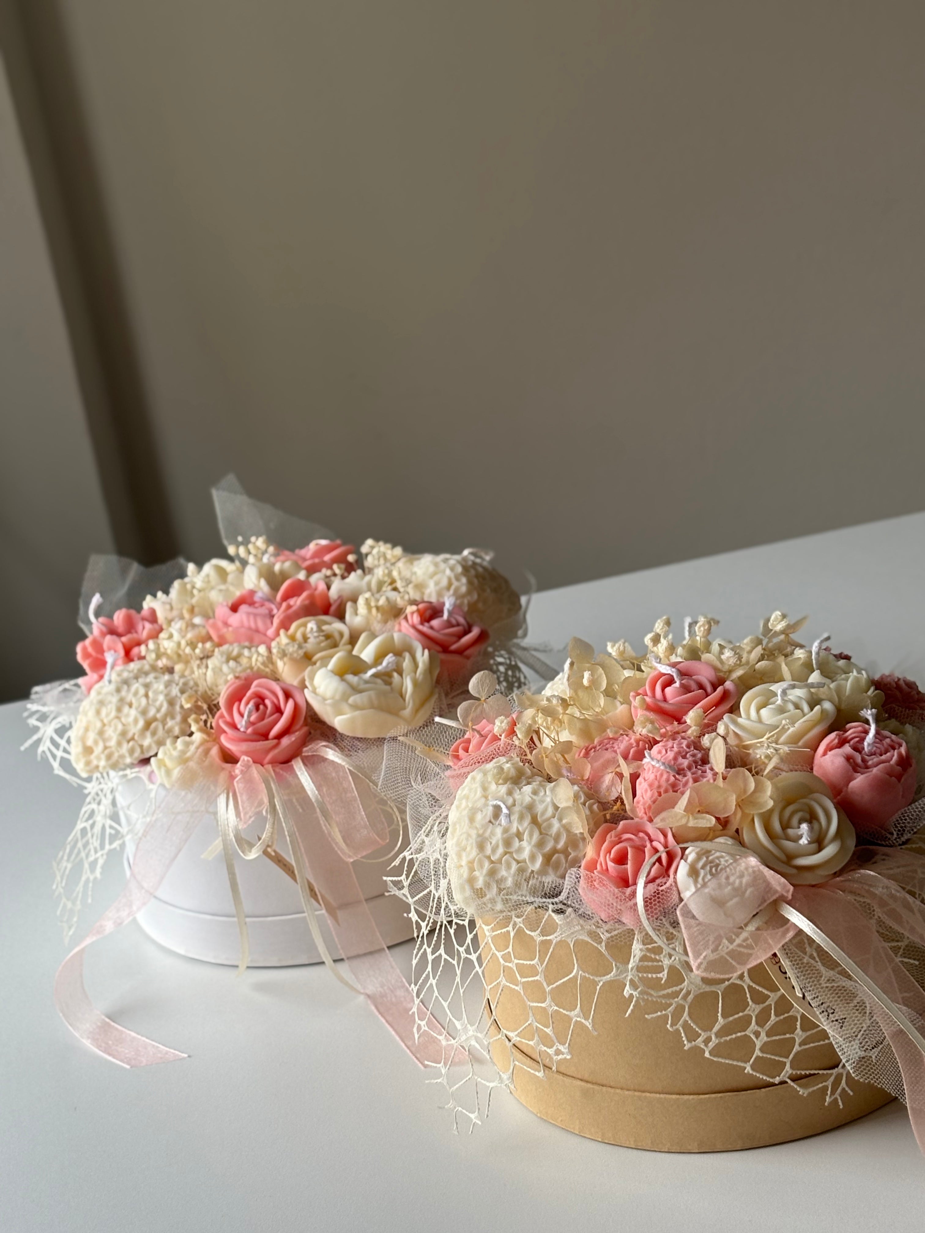 Gift Box "Classic Bloom” με χειροποίητα αρωματικά λουλούδια από κερί ελαιοκράμβης - Beige