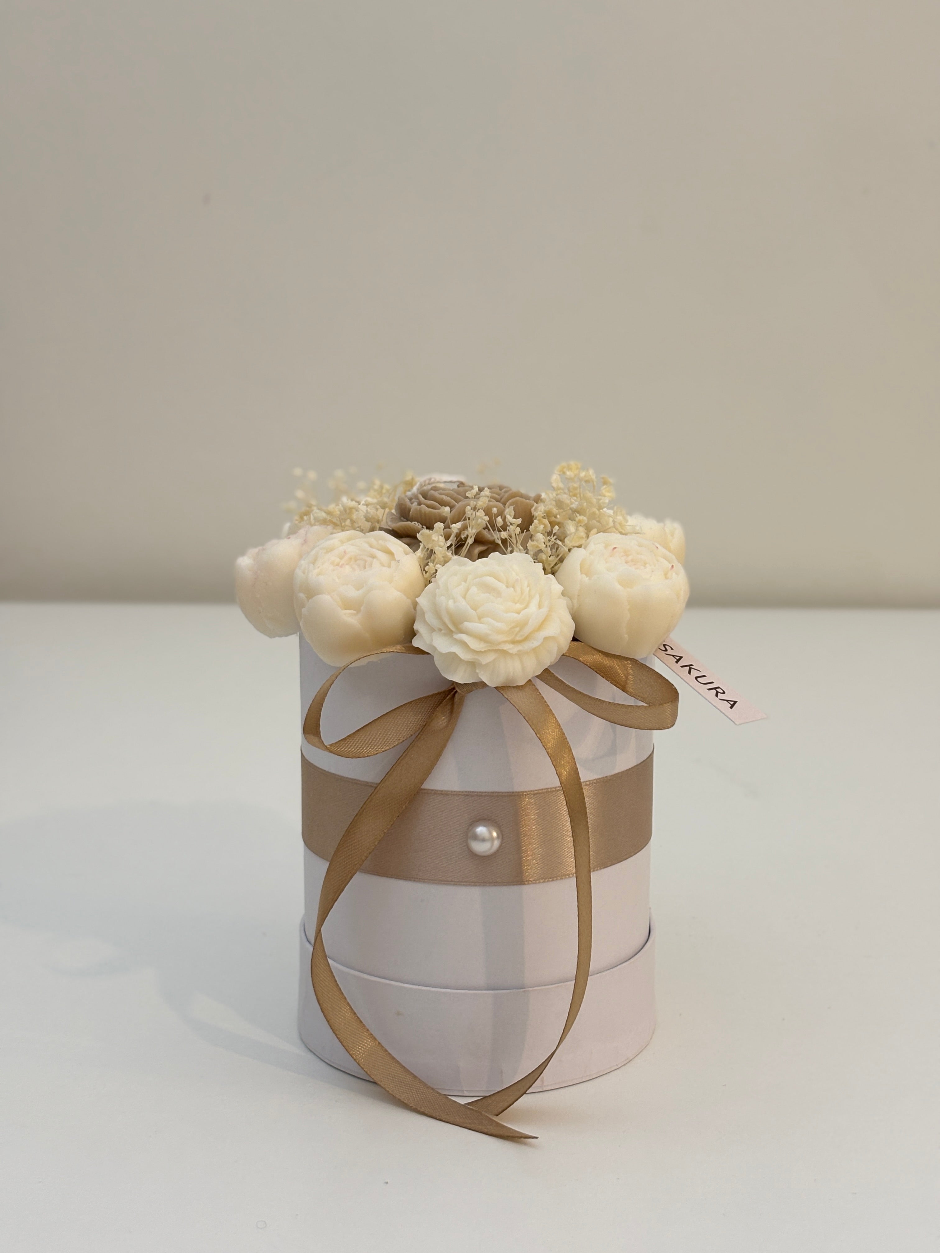 Gift Box "Nuage” με χειροποίητα αρωματικά λουλούδια από κερί ελαιοκράμβης