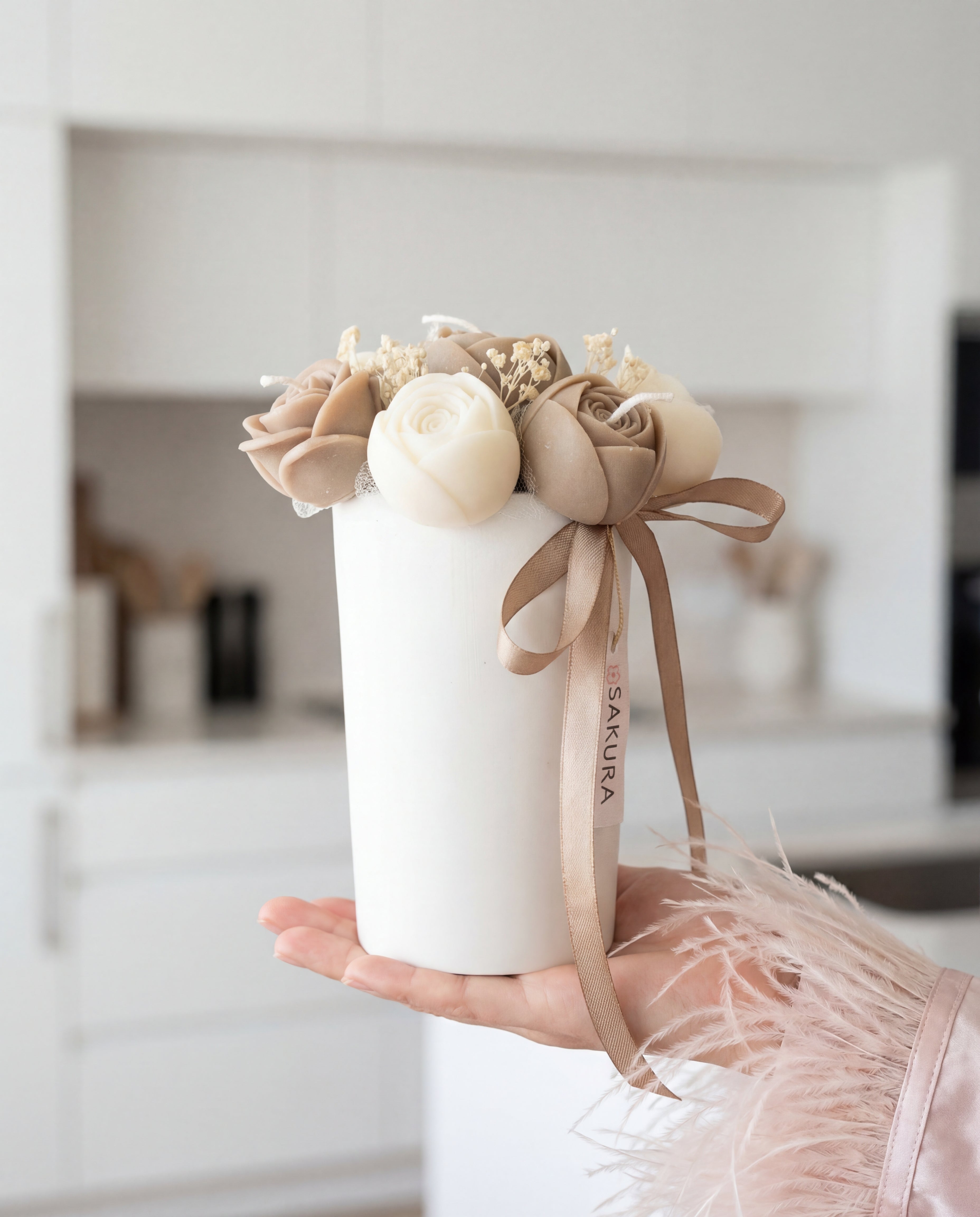 White Vase "Nuage”