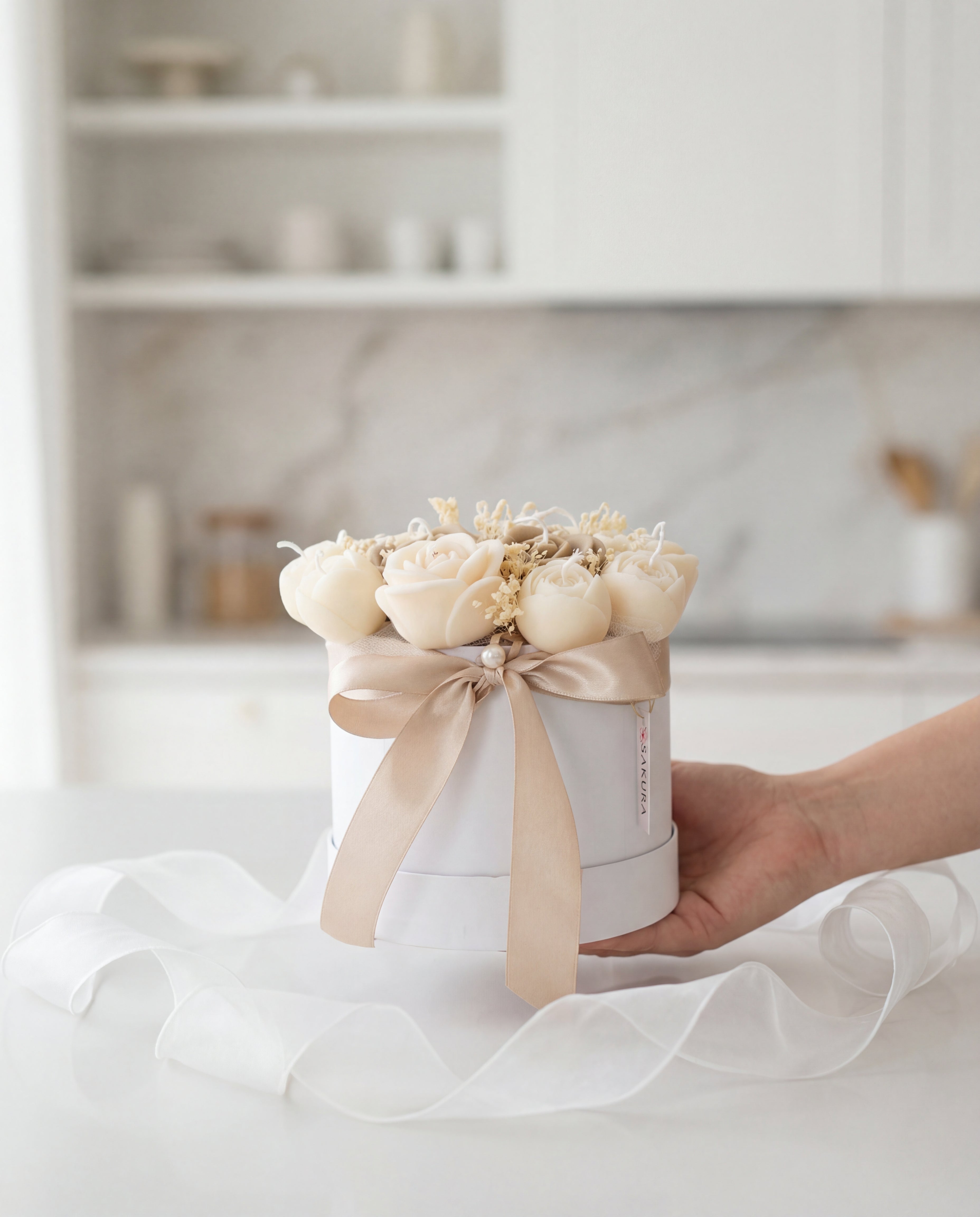 Gift Box "Nuage” με χειροποίητα αρωματικά λουλούδια από κερί ελαιοκράμβης